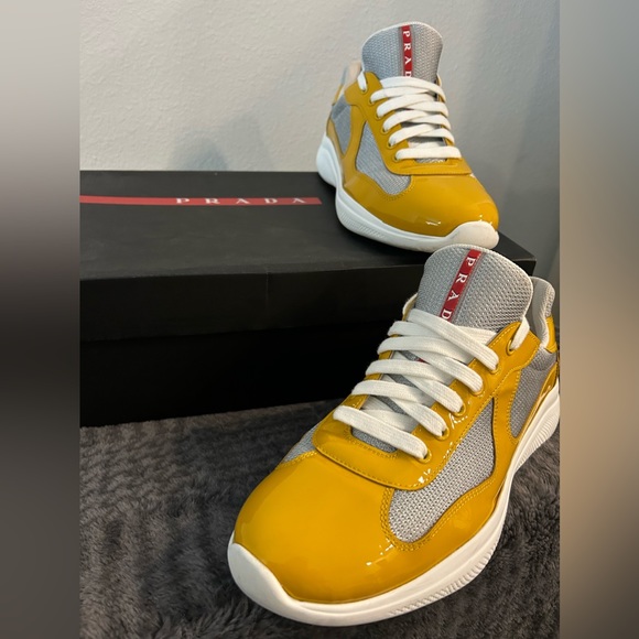 Prada - Picture 2 of 4